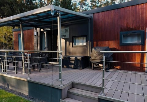 Property building, Day, Balcony/Terrace, Balcony/Terrace