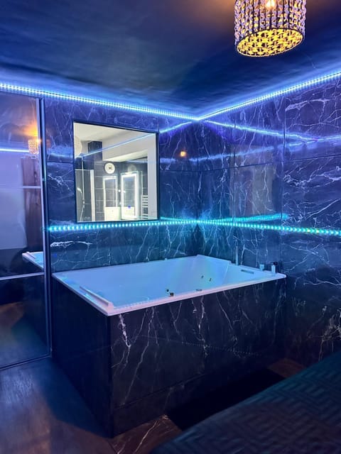 Appartement luxueux avec jacuzzi Cergy gare Apartment in Cergy