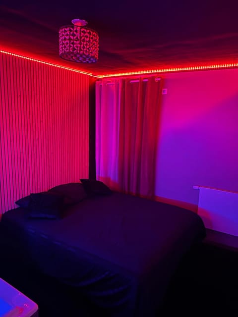 Appartement luxueux avec jacuzzi Cergy gare Apartment in Cergy