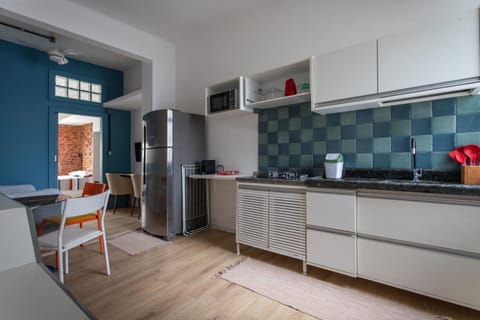 Kitchen or kitchenette, Dining area, stove