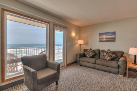 Oceanfront One Bedroom Suite Stunning Views & King Bed House in Lincoln City