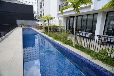 Property building, Day, Pool view, Swimming pool, Swimming pool