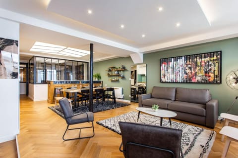 Living room, Seating area