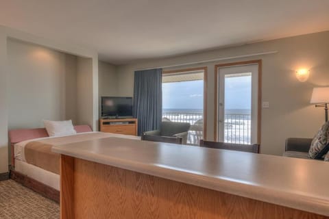 Beachfront Suite with Ocean View Full Kitchen Pool & Hot Tub Access House in Lincoln City