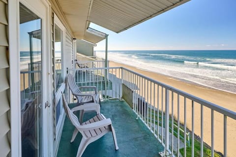 King Suite - Top Floor - Ocean View - Beach Access - Pool & Hot Tub House in Lincoln City