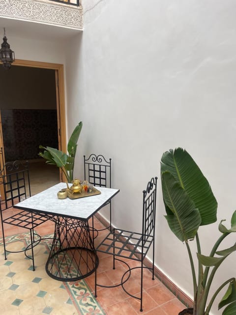 Seating area, Dining area