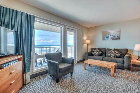 Oceanfront Suite - 2 Queen Beds - Beach Access - Pool and Hot Tub House in Lincoln City