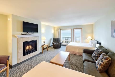 Stunning Oceanfront Suite - Full Kitchen - Heated Indoor Pool & Hot Tub House in Lincoln City