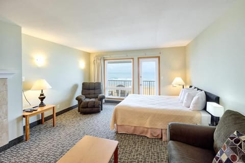 Stunning Oceanfront Suite - Full Kitchen - Heated Indoor Pool & Hot Tub House in Lincoln City