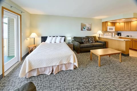 Stunning Oceanfront Suite - Full Kitchen - Heated Indoor Pool & Hot Tub House in Lincoln City