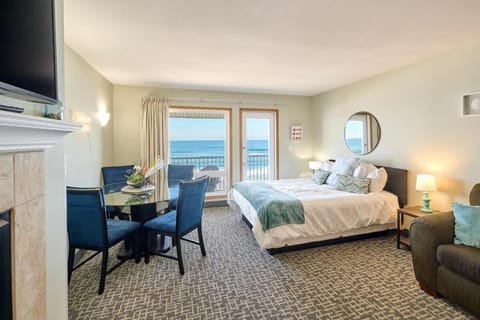 Deluxe Ocean View Family Suite - Sleeps Six - Heated Pool & Hot Tub House in Lincoln City