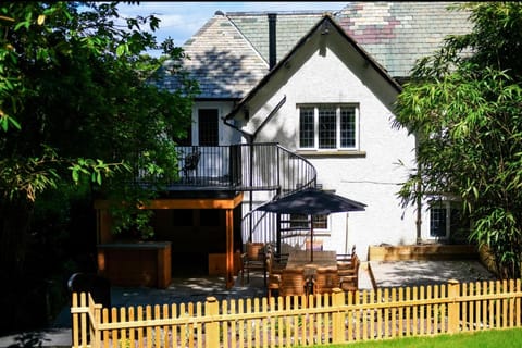 North Cottage - A Stylish Family Retreat Once Owned by Beatrix Potter Villa in Bowness-on-Windermere