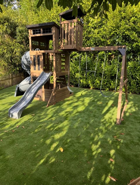 North Cottage - A Stylish Family Retreat Once Owned by Beatrix Potter Villa in Bowness-on-Windermere