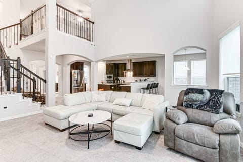 Grand Family Home with Patio and Fenced Yard in Arcola House in Pearland