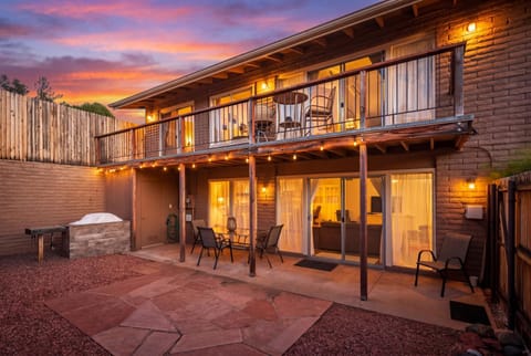 Patio, BBQ facilities, Balcony/Terrace, Seating area, Dining area, Sunset