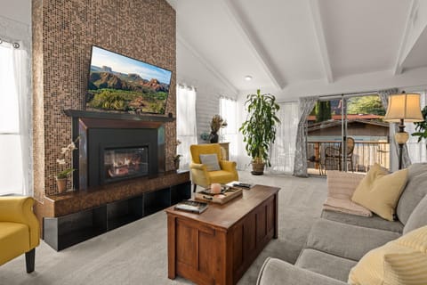TV and multimedia, Living room, Photo of the whole room, fireplace, furniture