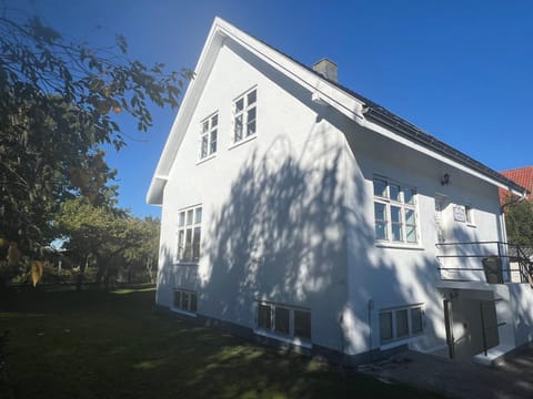 Property building, Day