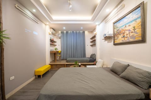 Bed, Balcony/Terrace, Photo of the whole room, Seating area, Bedroom, air conditioner