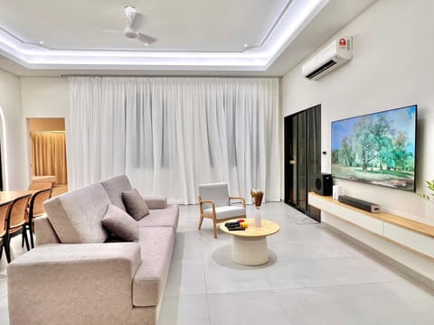 Communal lounge/ TV room, Karaoke, TV and multimedia, Living room, Seating area, air conditioner