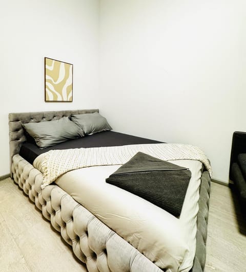 Property building, Bed, Bedroom