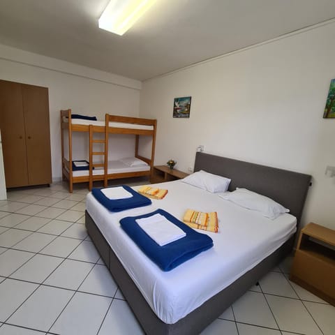 Bed, Bedroom, bunk bed, towels