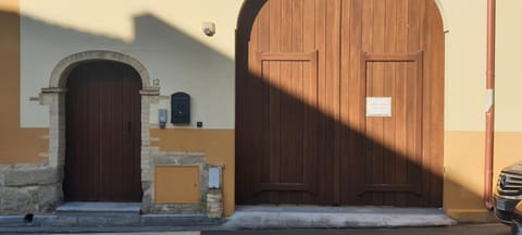 Property building, Facade/entrance