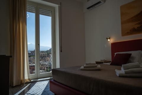Bed, Photo of the whole room, Bedroom, Mountain view