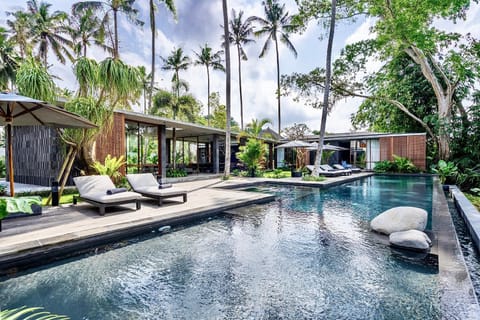 Patio, Garden view, Pool view, Swimming pool, sunbed