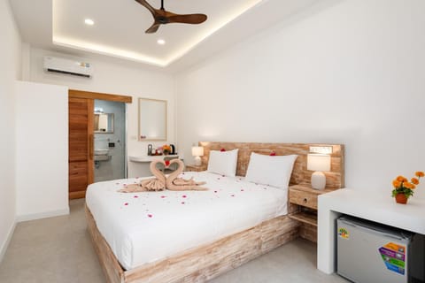 Photo of the whole room, Bedroom, air conditioner