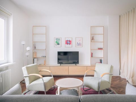 Communal lounge/ TV room, TV and multimedia, Living room, Seating area