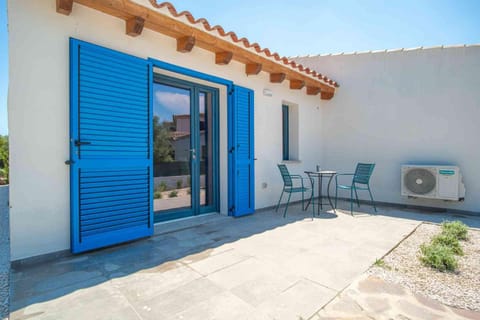 Property building, Day, Balcony/Terrace