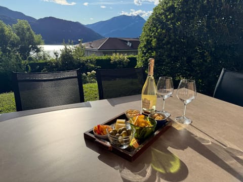 Natural landscape, Balcony/Terrace, Food and drinks, Lake view, Mountain view