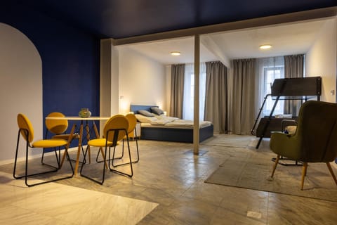 Bed, Living room, Photo of the whole room, Seating area