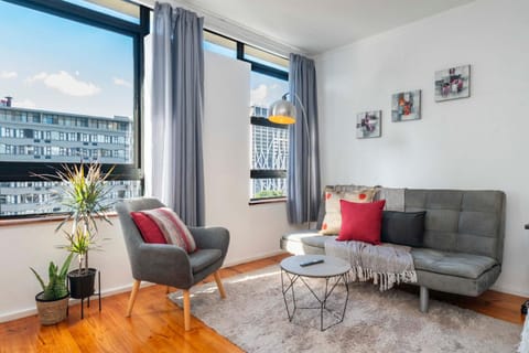 Living room, Decorative detail, Seating area, City view, Landmark view, Quiet street view, furniture, internet