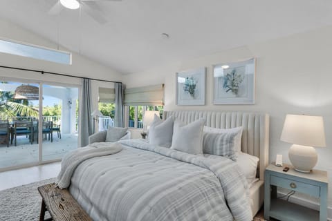 NEW LISTING! Reel Joy Waterfront Luxe with Pool and Private Dock home House in Marathon