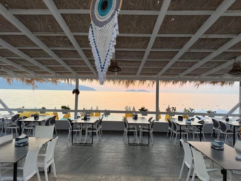 Restaurant/places to eat, Day, Banquet/Function facilities