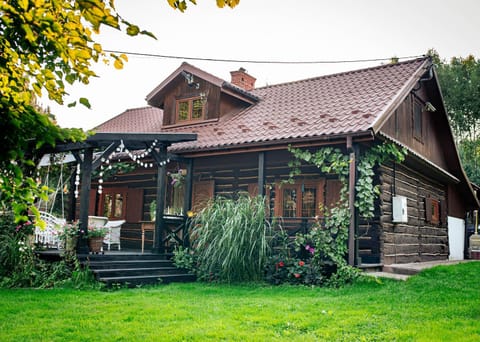 Property building, Facade/entrance, Spring, Day, Natural landscape, Garden, Garden view