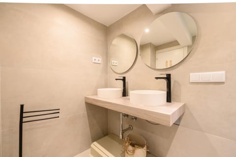 PVB40 - Loft creativo con barra y estilo único moderno Apartment in Madrid