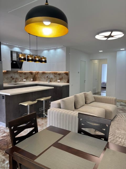 Kitchen or kitchenette, Seating area