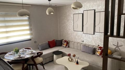 Bed, Living room, Photo of the whole room, Seating area, Dining area, Bedroom