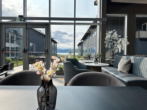 Restaurant/places to eat, View (from property/room)