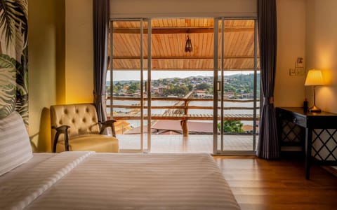 View (from property/room), Balcony/Terrace, Bedroom
