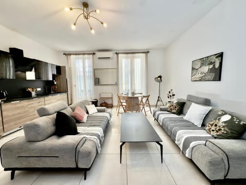 TV and multimedia, Kitchen or kitchenette, Living room, Dining area