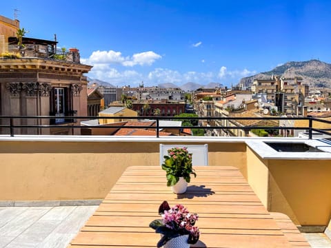 Property building, Nearby landmark, Bird's eye view, View (from property/room), Balcony/Terrace, City view, Landmark view, Mountain view, Street view