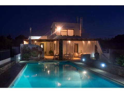 Facade/entrance, Swimming pool