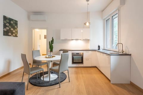 Kitchen or kitchenette, Living room, Seating area, Dining area, stove