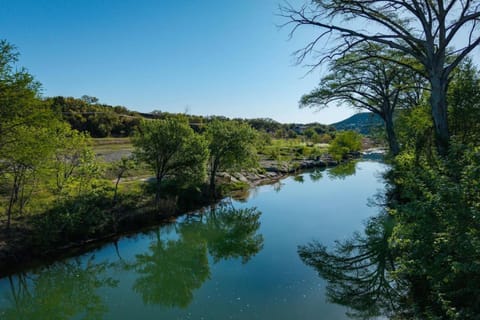 NEW Campfire Cottage River Access Shared Pool House in Canyon Lake