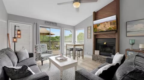 REFLECTIONS 2BD2BABalconyPoolsHottub-4PP House in Village Four Seasons