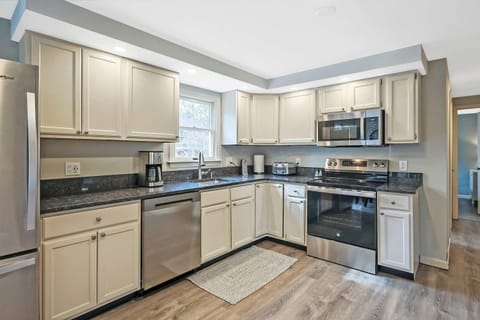 Stay On The Cape Vacation Rentals Cape Cod Getaway Near Beaches & Bike Trail House in North Eastham