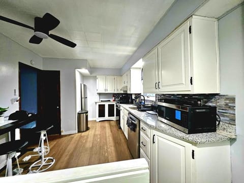 Kitchen or kitchenette, Dining area, dishwasher, oven, pet friendly, stove